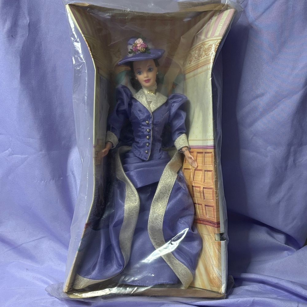 1997 Mrs PFE Albee Avon Exclusive Barbie doll